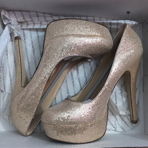 High heel worn once (literally just for prom) - Picture 1 of 1